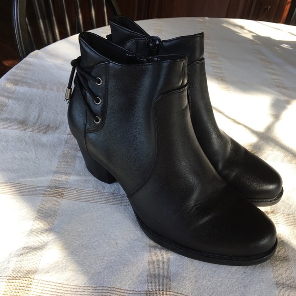 BareTraps Shoes - 🎁2/$12  8 M BARETRAPS SIDE ZIP LACE BACK MANMADE MATERIALS BLACK BOOT